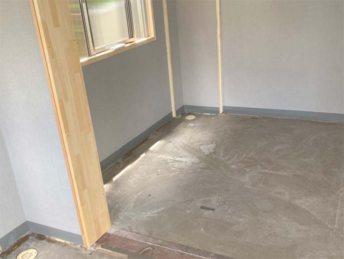 補強の木枠部分