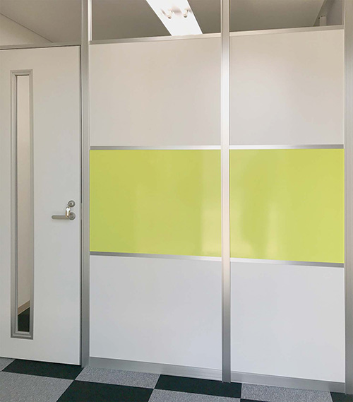 アクセントカラーを採用したパーティション-02